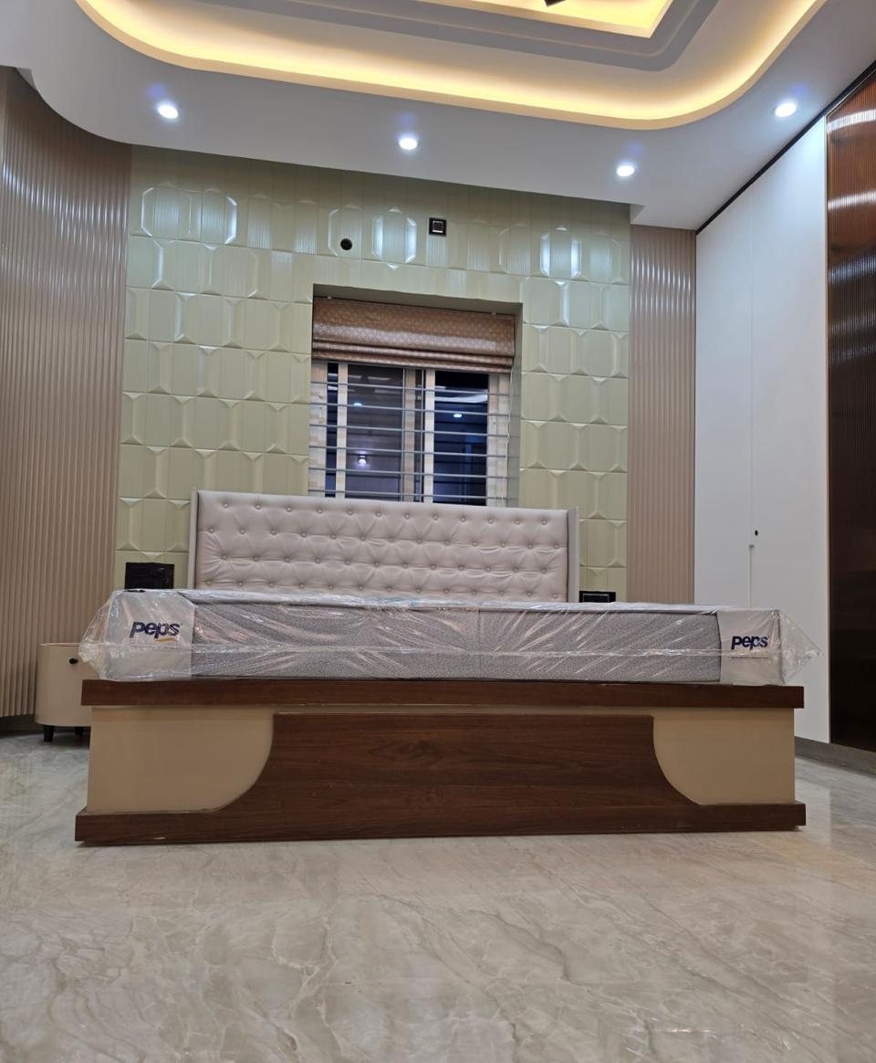 Bedroom with 3D wall panels, tufted headboard and walnut-finish bed