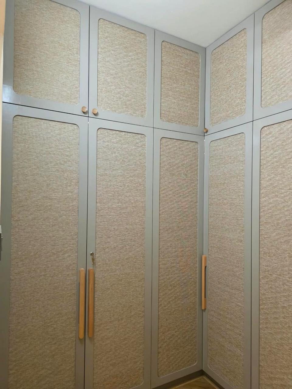Corner wardrobe with woven panels, grey frames and oak handles